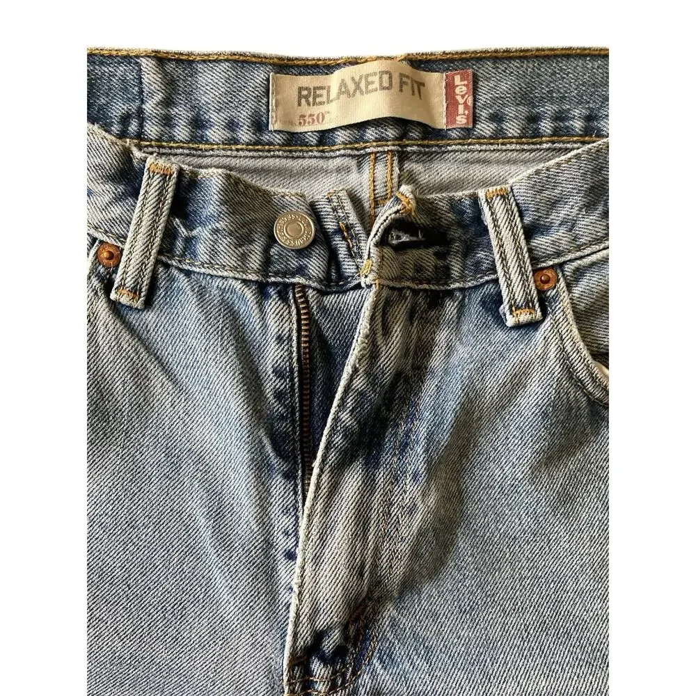 Vintage Levi’s 550 Relaxed Fit Straight Leg Light Wash 90s Y2k Mid Rise 32x34